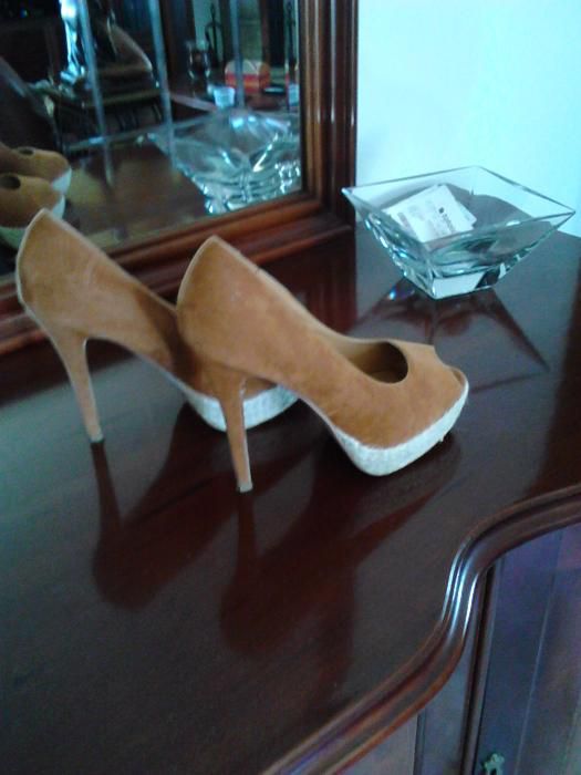 Sapatos de senhora muito elegantes