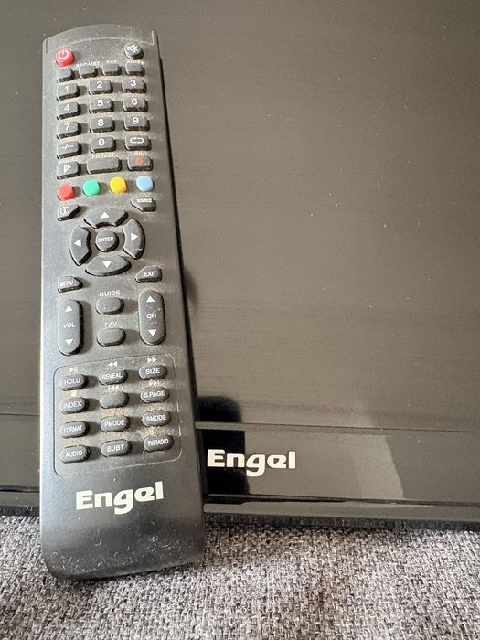 TV ENGEL 24” para peças - NÃO LIGA