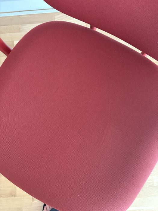 SMORKULL - krzesło biurowe z podłokietnikami Ikea - czerwone