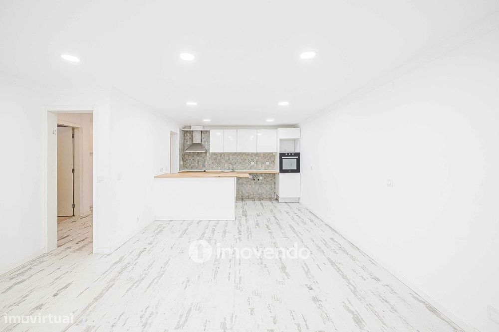 Apartamento T1 totalmente renovado, com varanda, na Sobreda