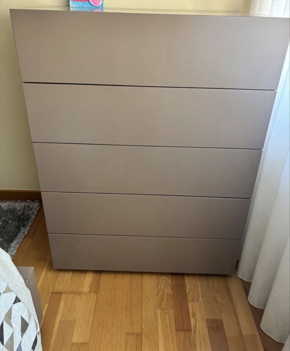 Quarto completo com cama em sommier