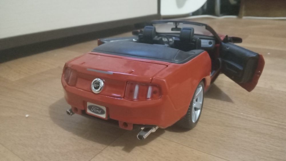 Колекційна модель 1.18 Ford Mustang