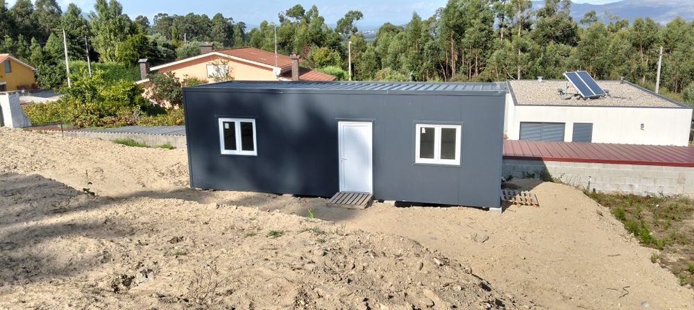 Anexo modelar com 9×3m   em aço galvanizado e painel sanduíche