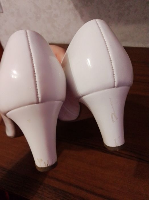 Жіночі туфлі білі