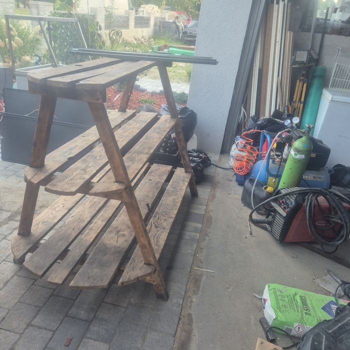 Regal byly na nim warzywa w sklepie