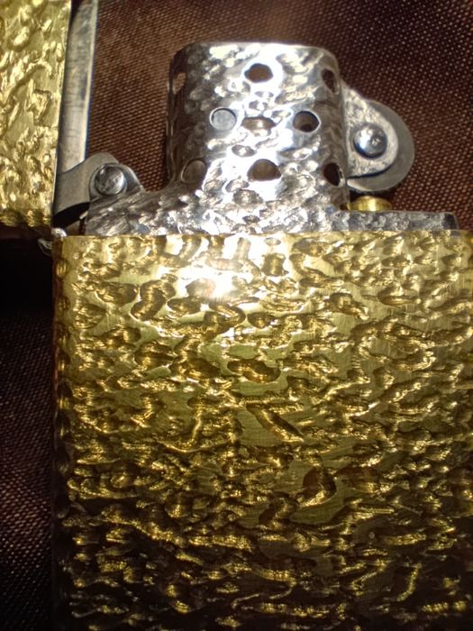 Новая зажигалка Zippo Armor ручной работы.
