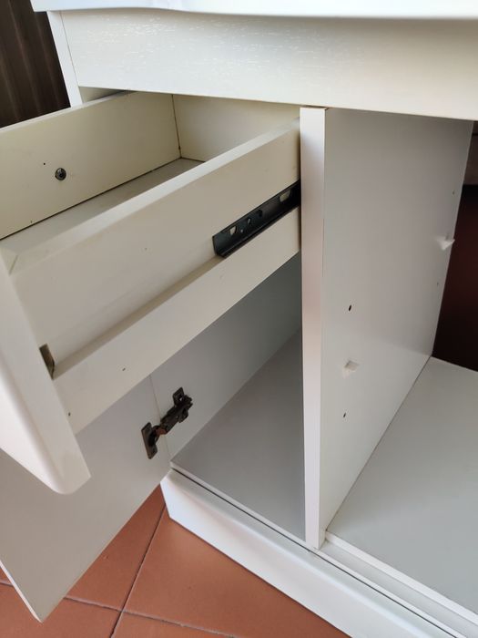 Vendo móvel com lavatório para casa de banho