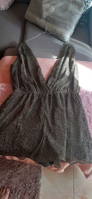 Peças de roupa com  pouco uso