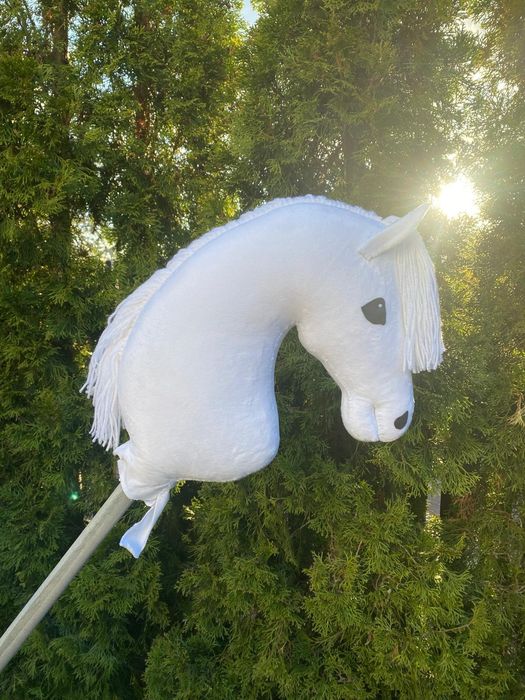 Aktualne ujeżdżeniowy biały hobby horse A3