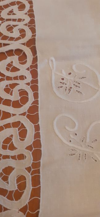 Lindíssima toalha linho caseiro Bordados Manuaus