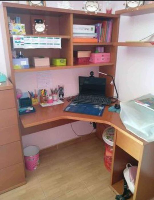Secretaria de canto em faia