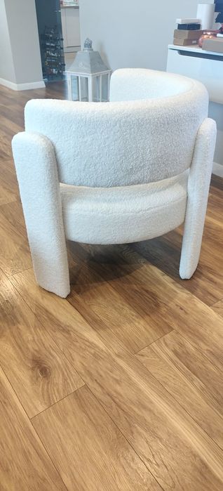 Nowy fotel boucle biały – nowoczesny, designerski, kremowy