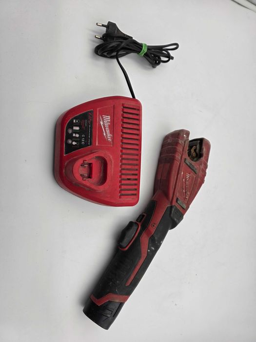 Milwaukee Akumulatorowy Obcinak DO RUR Miedzianych DO 28MM C12PC