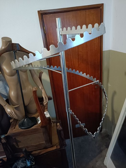 Arara / charriot redondo/ expositor de loja