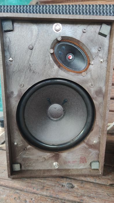 Ретро програвач платівок TESLA