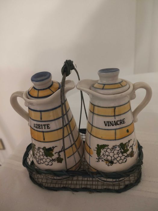 Various kitchen items.502156768744591360