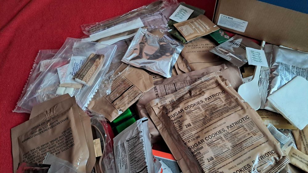 Komponenty racji żywnościowych prawie 3kg napoje kuchenki akcesoria