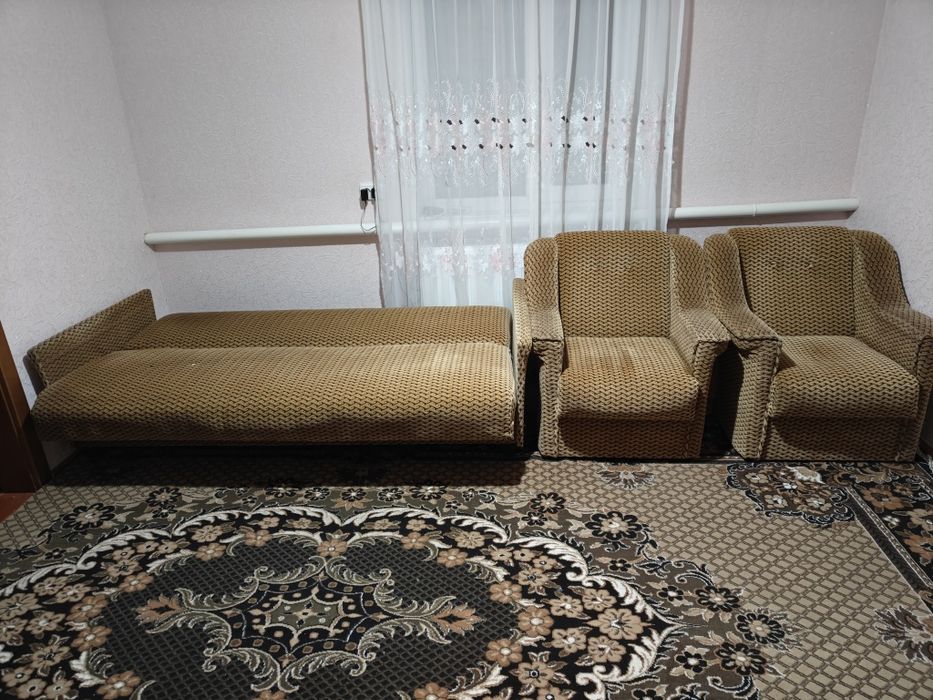 Розкладний диван і два крісла