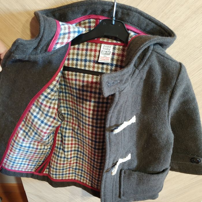 2 casacos e gorro criança 2-3 anos (vendidos em separado)