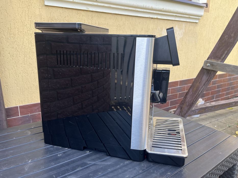 КавоваркаDeLonghi PrimaDonna Soul після ТО в хорошому стані