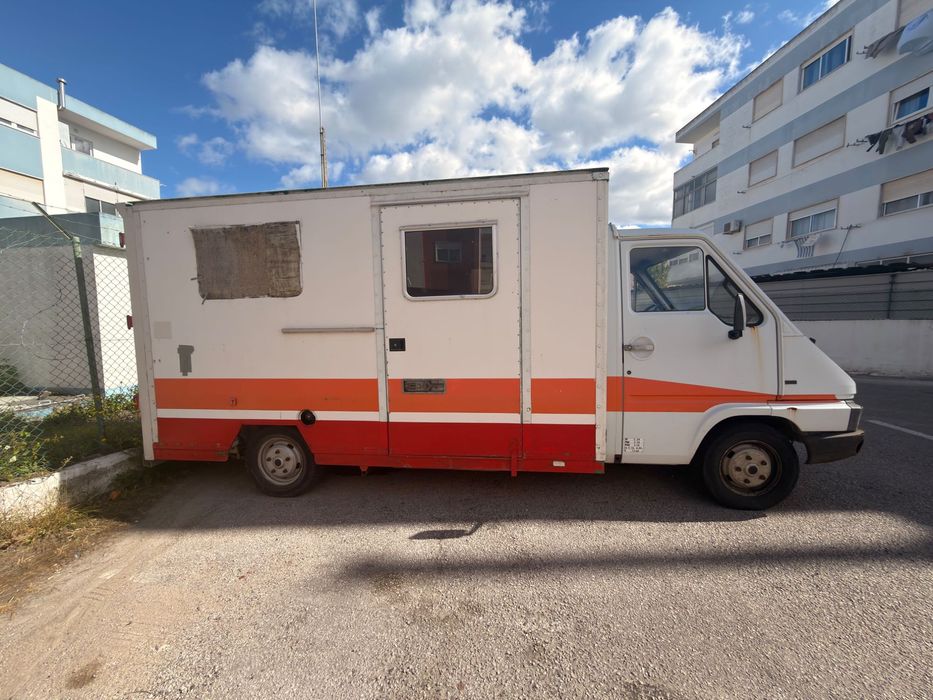 FOOD TRUCK à venda – 11 000 € Negociáveis