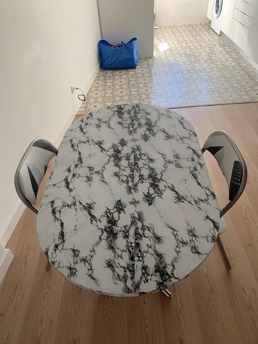 Mesa oval 124x75 com 2 cadeiras dobráveis64585538144899121