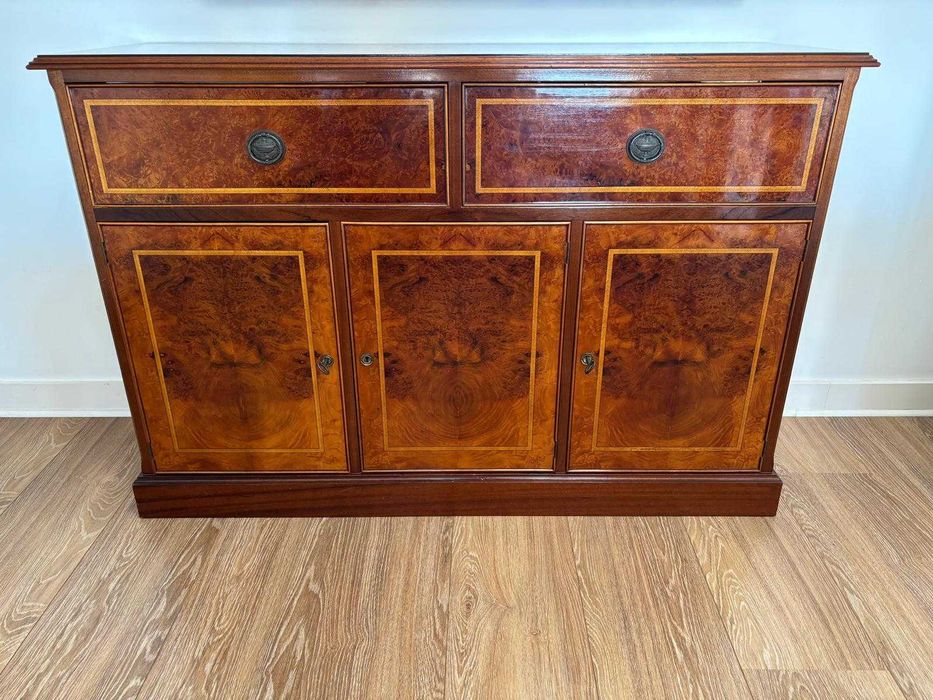 Aparador em raiz de nogueira com gavetas para faqueiro