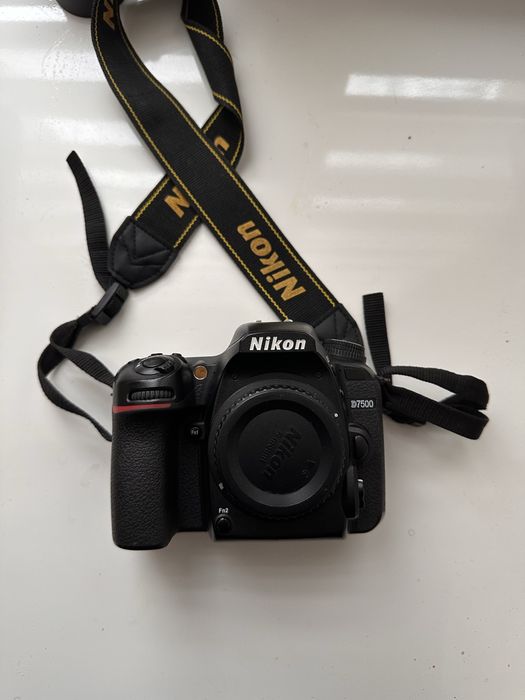 Цифровий фотоапарат Nikon D7500