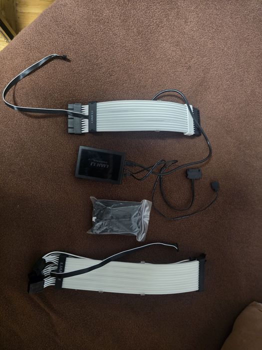 Lian Li Strimer Plus Triple 8-Pin + strimmer 24pin