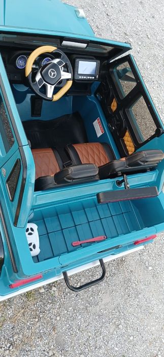 Дитячий електромобіль