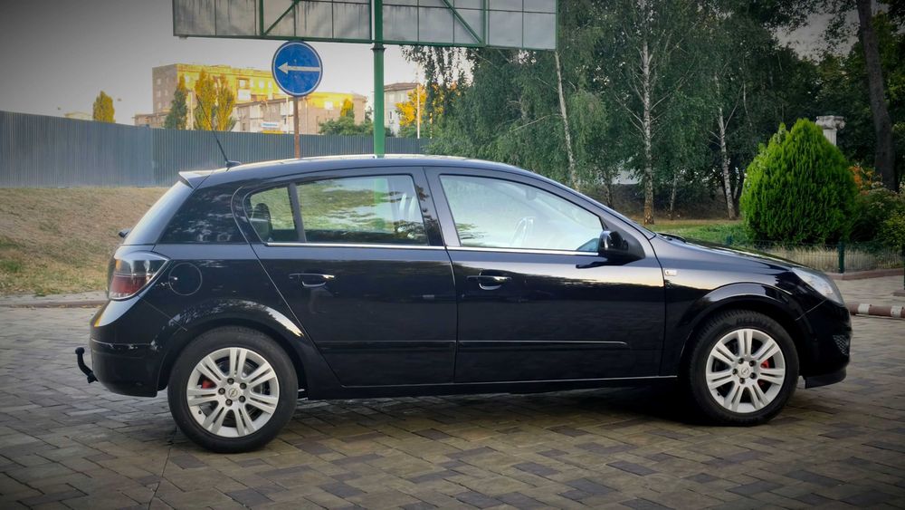 Opel Astra 2009р шкіра 1,6 бензин Без підкрасів Розмитнена Ідельний стан!