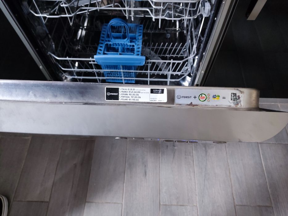 Máquina de lavar loiça INDESIT