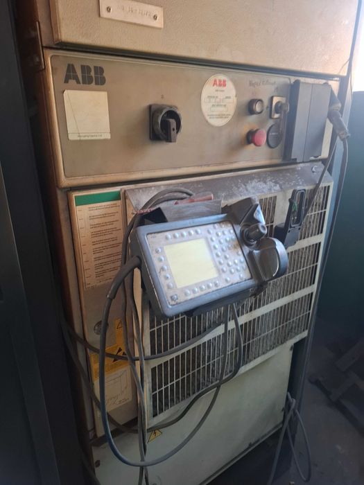 Cela spawalnicza dwustanowiskowa z robotem