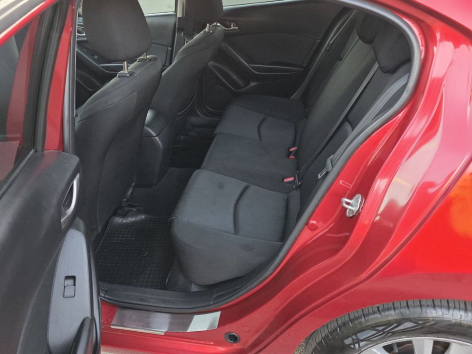 Авто Mazda 3 седан