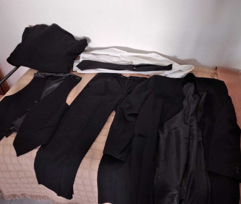 Vendo Traje académico masculino tamanho M completo