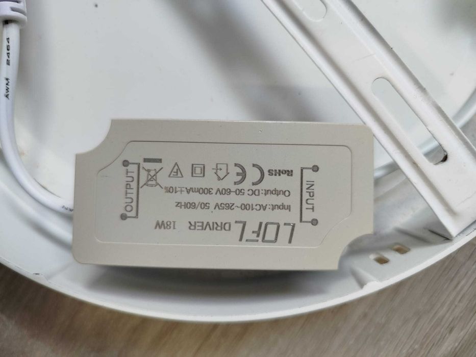 Candeeiro LED tecto/parede 22cm