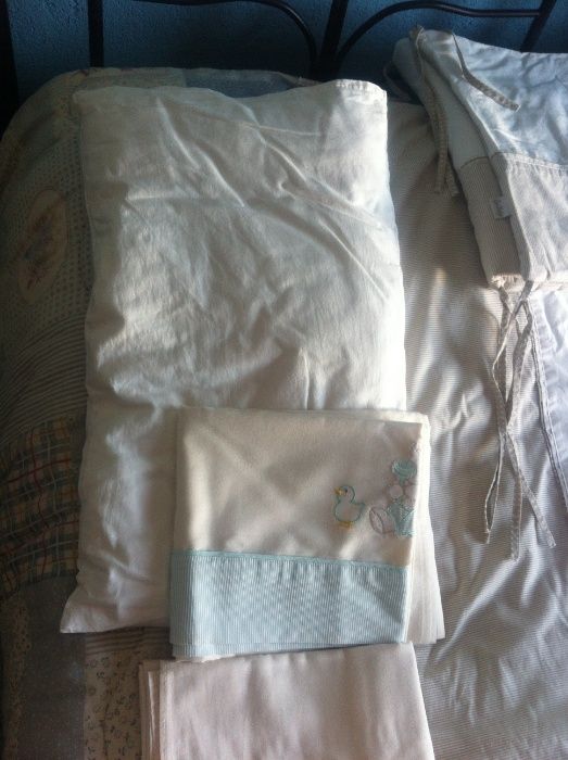 Edredão, proteções laterais em beje com ursinhos - Conj.