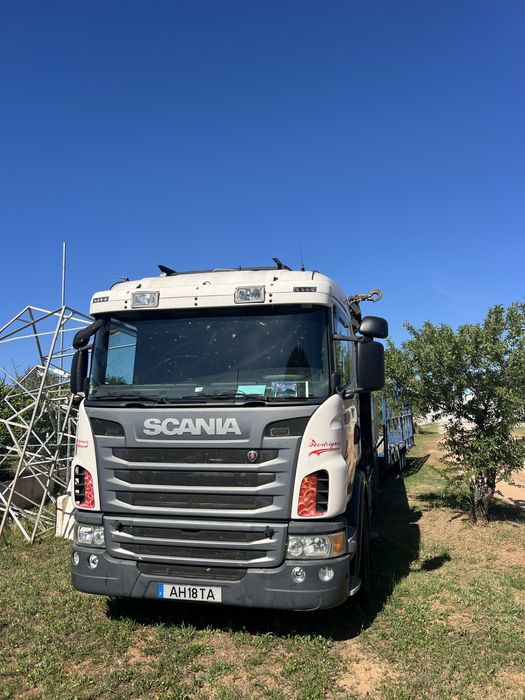 Grua hiab sobre camiao