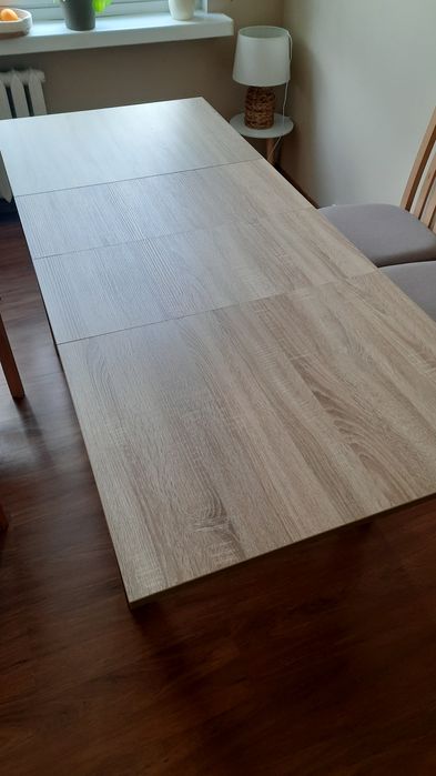 Stół do jadalni plus 4 krzesła