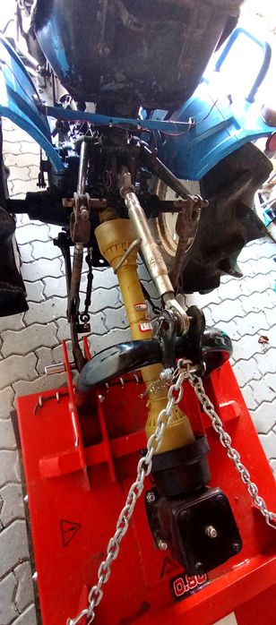 Trator Iseki TX1300, e destroçador / capinadeira