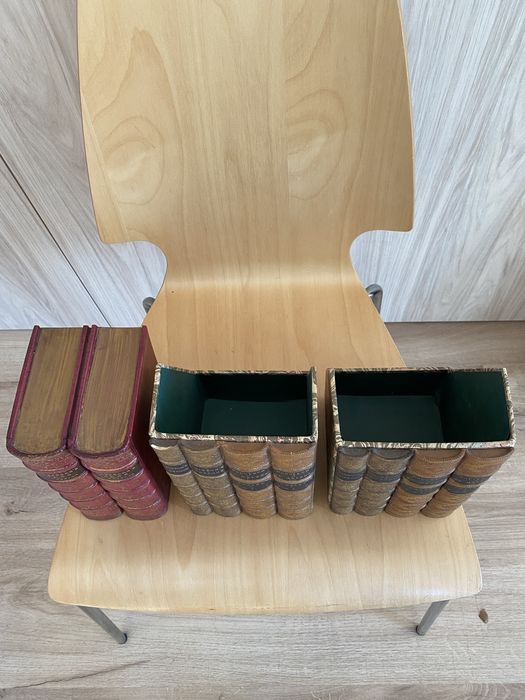 Conjunto de livros falsos