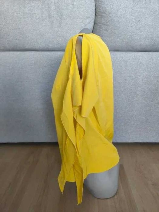 Blusa Amarela com Mangas Longas em Folho/Efeito Capa – Tamanho S