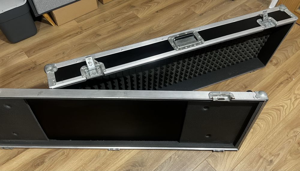 Case twardy instrument klawiszowy