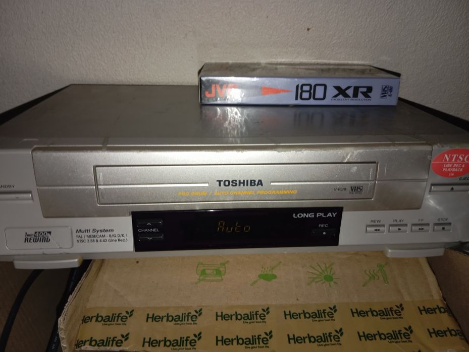 Видеомагнитофон Toshiba