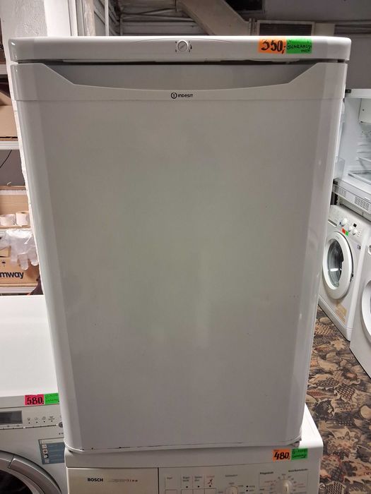 Lodówka Indesit .