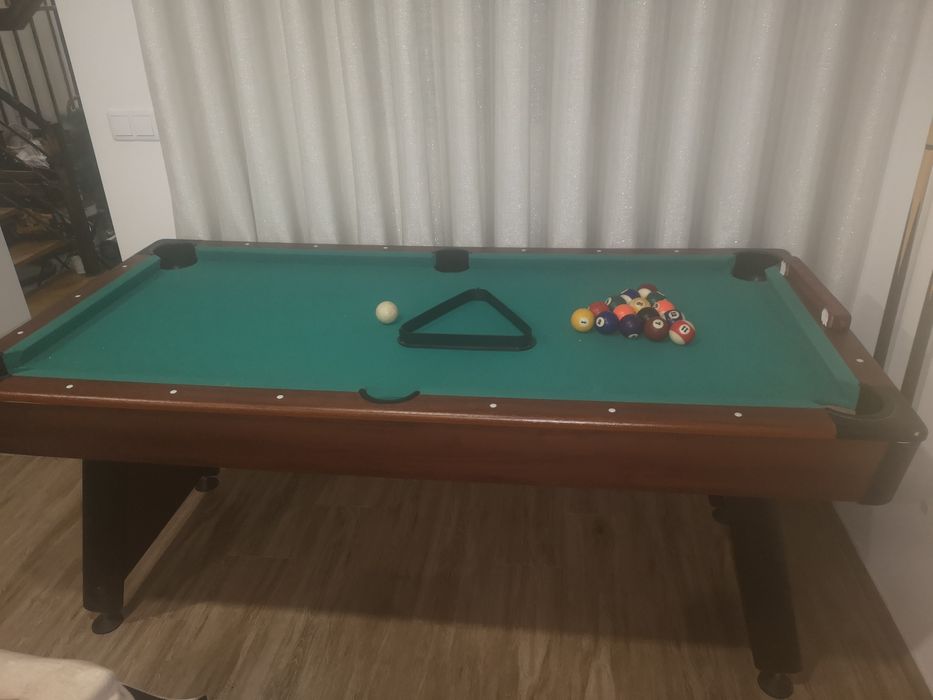 Mesa bilhar com tacos