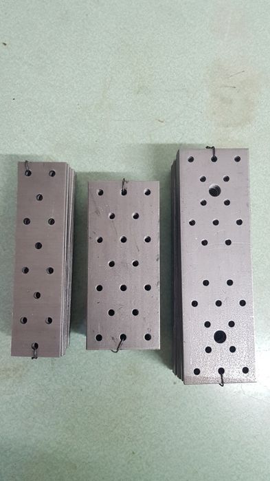 Кутник монтажний металевий