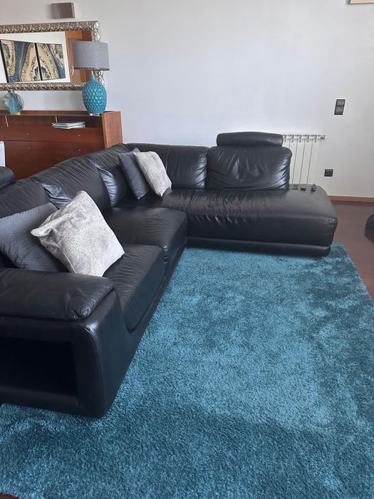 Sofa em pele preto