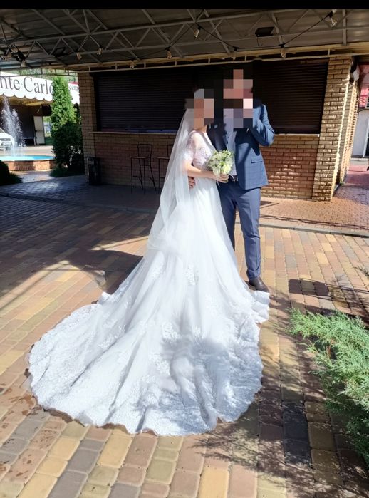 Продається весільна сукня