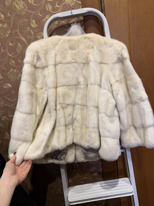 Біла норкова шубка, розмір 38